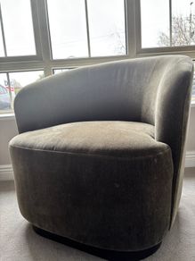 Green swivel chair (Ez living furniture)
