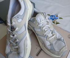 Nike White & Grey Chunky Trainers  UK 5  EU 38  Very Good Condition