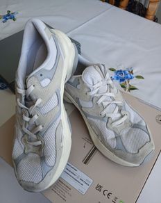 Nike White & Grey Chunky Trainers  UK 5  EU 38  Very Good Condition