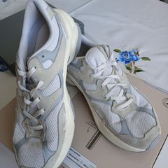 Nike White & Grey Chunky Trainers  UK 5  EU 38  Very Good Condition