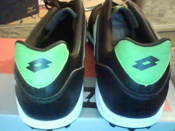 Lotto  stadio 300 II tf astro turf size 9.5