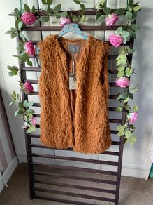 gilet Bnwt ichi fake fur gilet size small