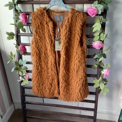 gilet Bnwt ichi fake fur gilet size small