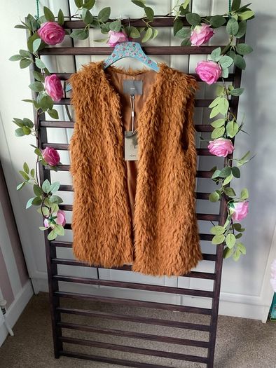 gilet Bnwt ichi fake fur gilet size small