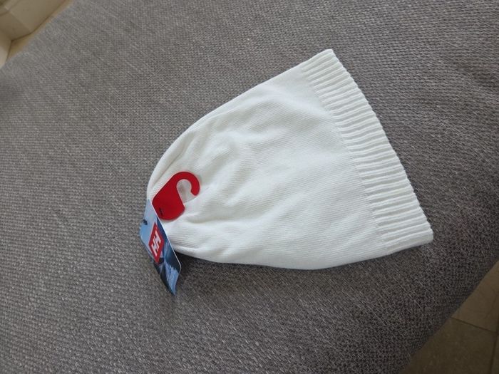 Helly hansen white beanie bnwt