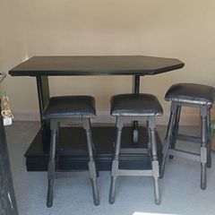 Solid Mahogany Free standing Bar/Island with Three Bar Stools