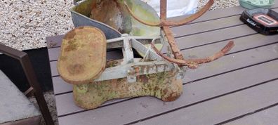 Old weighing scales