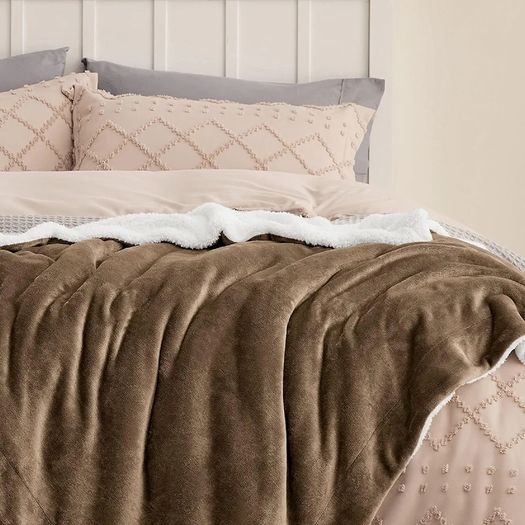 Sherpa Fleece Throw Blanket - Thick and Warm, Fluffy Microfiber Solid & Soft Blankets for Bed and Couch Double/Twin Size, Camel, 150x200cm