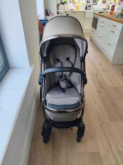 Egg 3 full travel system inc. car seat and base