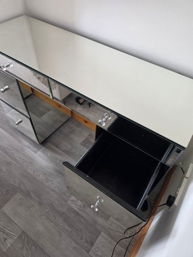 vanity table