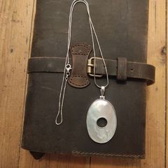 Silver 925 hallmarked mother of pearl pendant necklace