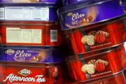 16 empty biscuit tins job lot ,starter collectors collection, buyer collects , sold as seen, see pictures, all empty,nice for shop ,pub, restaurant advertising display items etc.,3 euros each or jot lot ,their empty tins ,used.