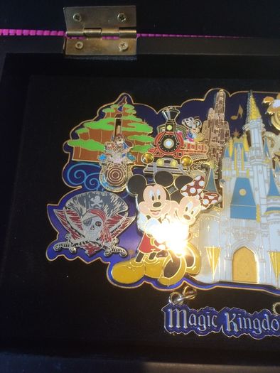 Rare Disney  Magic Kingdom Super Jumbo Pin Limited Edition Of 1000