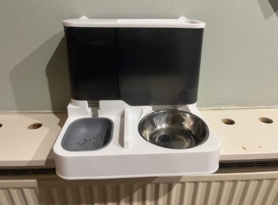 Dog feeder (automatic)