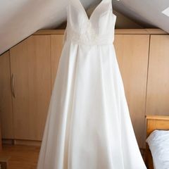 stunning wedding dress