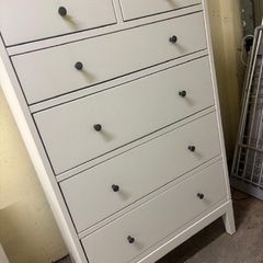 chest of drawers