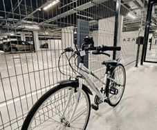 White Hybrid Road Bike