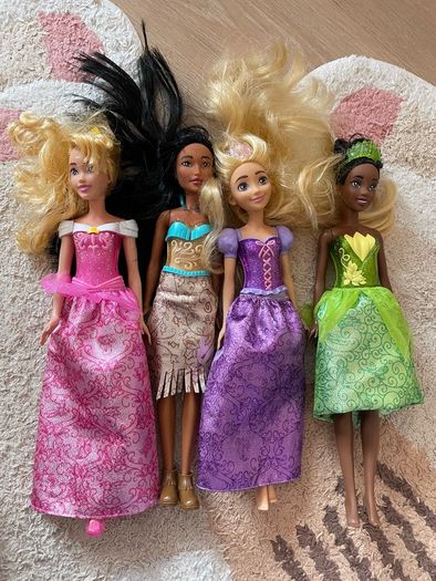 Princess Castle with 4 Princesses