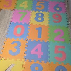 Giant interlocking mat with numbers