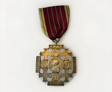 Jerusalem Cross of Honor Pope Leo XIIl to pilgrims silver medal