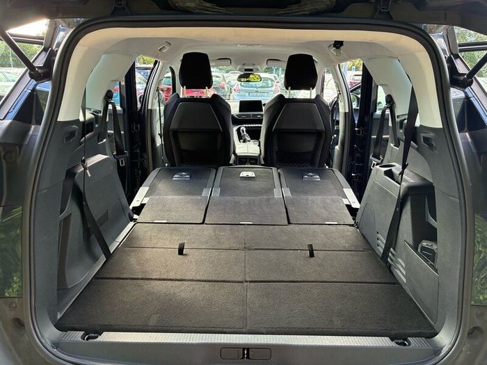 Peugeot 5008 Active 1.2 - 7 seats - Long NCT
