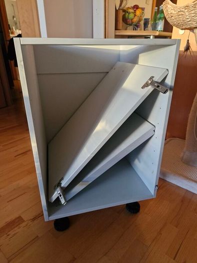 Kitchen cabinet and countertop