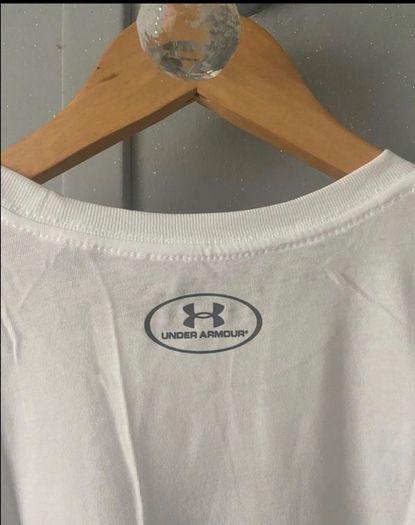 BNWT Under Armour Top - L