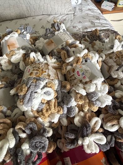 Huge bundle of finger knitting loop yarn wool 52 balls