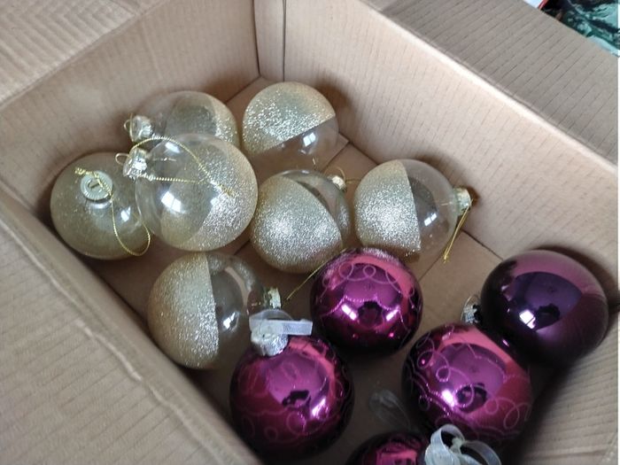 x1 Box of x12 Glass Baubles