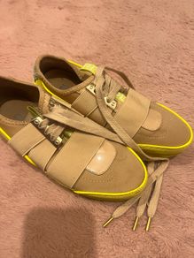 Hot yellow river island runners