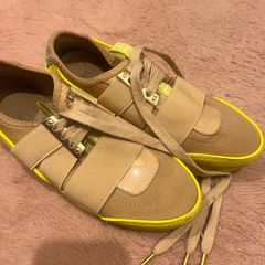 Hot yellow river island runners