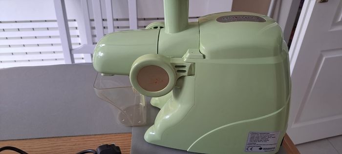 Twin Health juice extractor