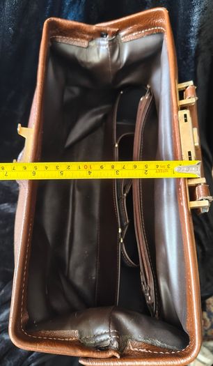 De  Boissy vintage leather Gladstone doctor bag