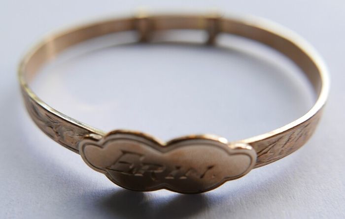 Vintage Child's Rolled Gold Engraved  Bangle Bracelet 2" - 5,32g
