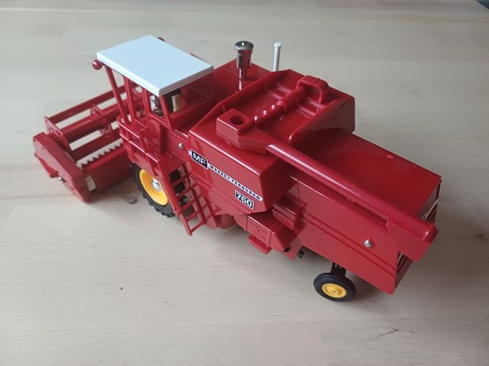 Britains Massey Ferguson Combine Harvester Farm Model Boxed MINT