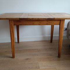 Solid Oak extending dining table