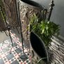 Fluer de lis verde planters Image 4