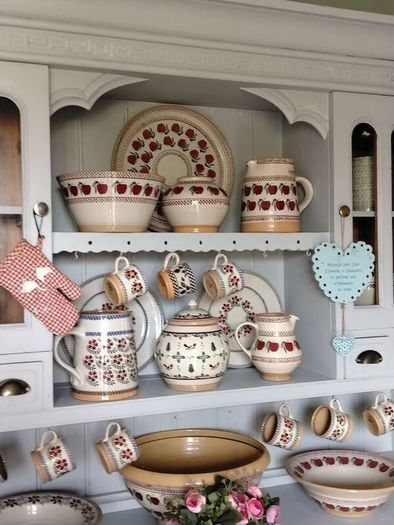 solid kitchen dresser delivery arranged