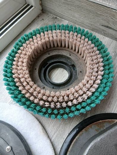 Floor buffer