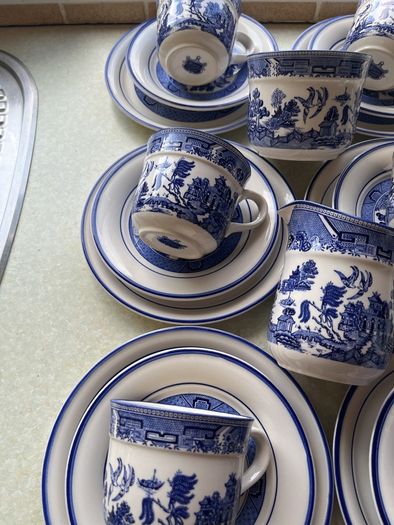 Vintage Arklow Pottery "Willow " 20 piece Teaset in Mint condition