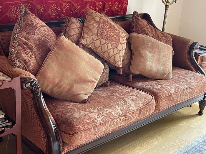 Elegant Traditional 3-Seater Sofa | Solid Hardwood