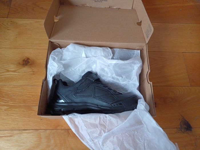 BNIB Size 4 Skechers Trainer Microblast