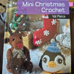 mini Christmas crochet