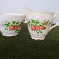 vintage milk jug and sugar bowl