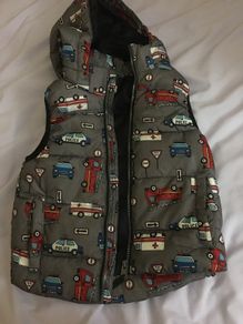 Kids clothes- sleeveless jacket