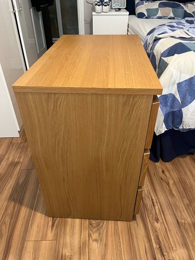 chest of drawers