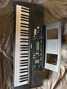 Yamaha EZ-220 keyboard for sale