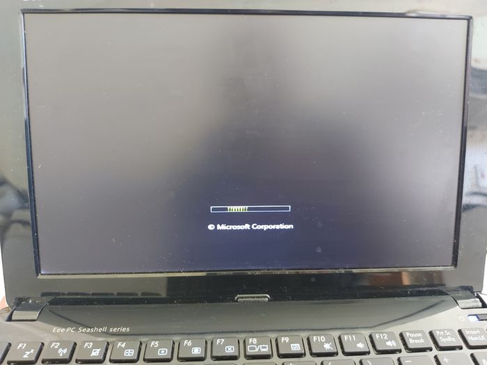 EEPC Seashell Series, Red, Intel Atom CPU N2600, 1.6GHz, 1GB Ram, 320GB HDD, Windows 7 Ultimate, Opera, Chrome