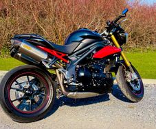 Rare Triumph Speed Triple 1050 "R" (Mint)
