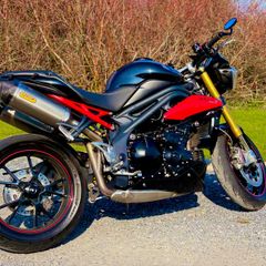 Rare Triumph Speed Triple 1050 "R" (Mint)